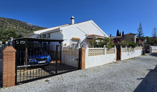 Odsprzedaż - Villa - Vinuela - Inland