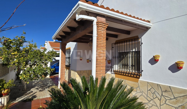 Odsprzedaż - Villa - Vinuela - Inland