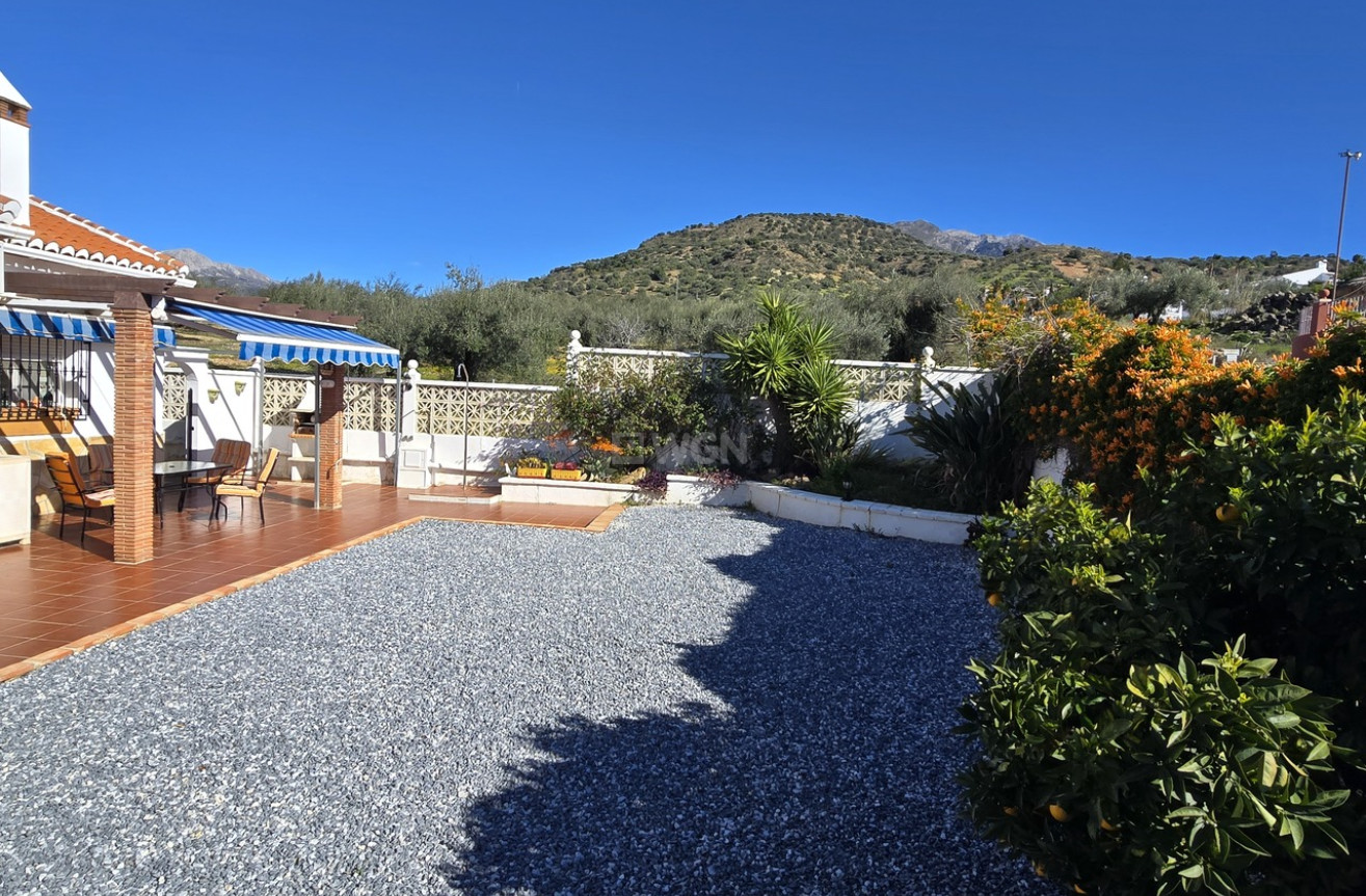 Odsprzedaż - Villa - Vinuela - Inland