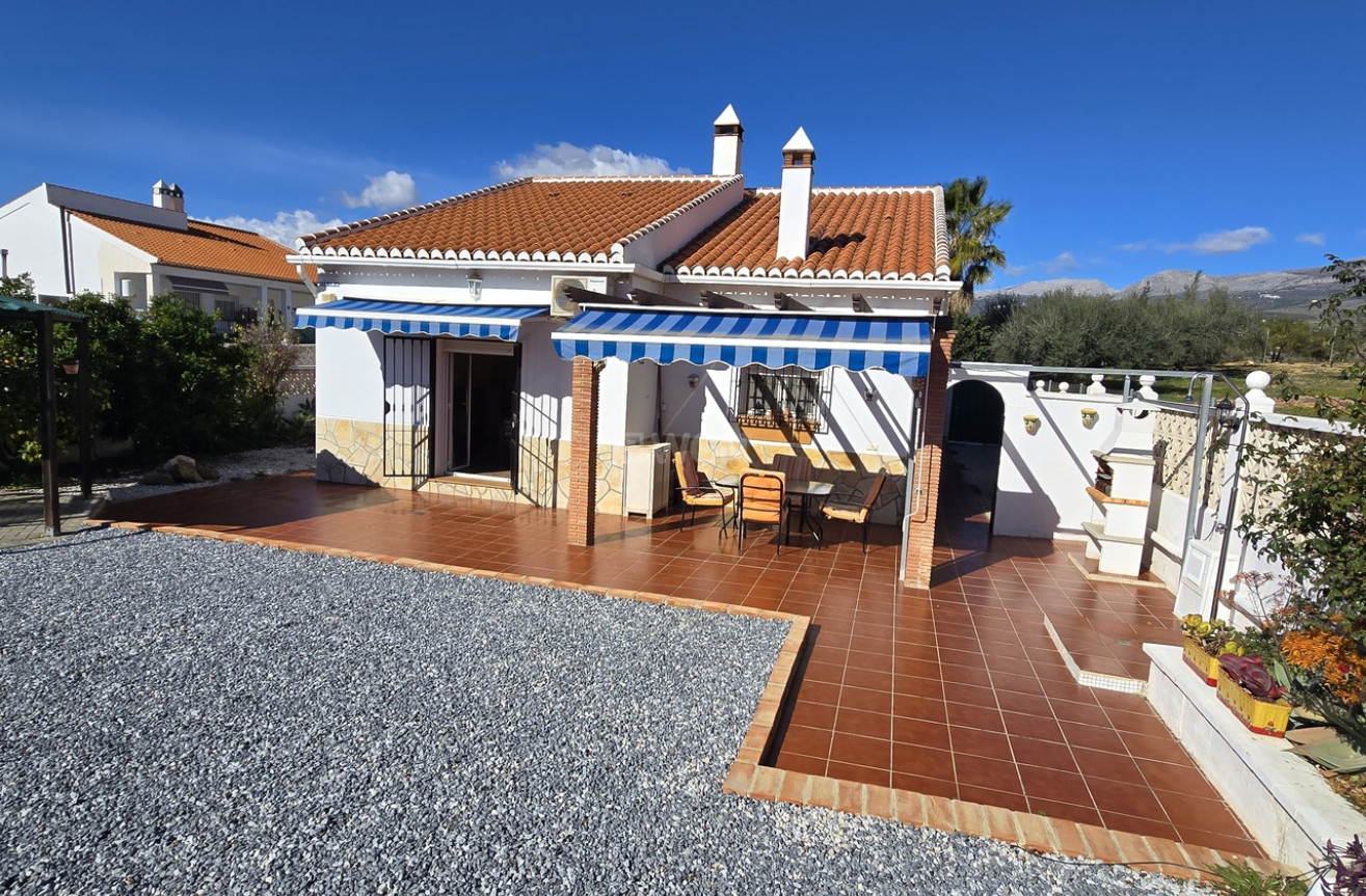 Odsprzedaż - Villa - Vinuela - Inland