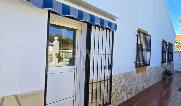 Odsprzedaż - Villa - Vinuela - Inland