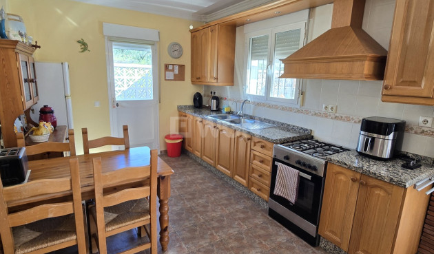 Odsprzedaż - Villa - Vinuela - Inland