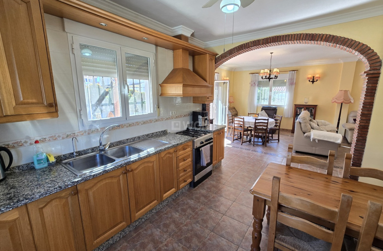 Odsprzedaż - Villa - Vinuela - Inland