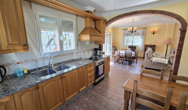 Odsprzedaż - Villa - Vinuela - Inland