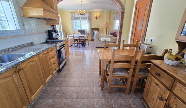 Odsprzedaż - Villa - Vinuela - Inland