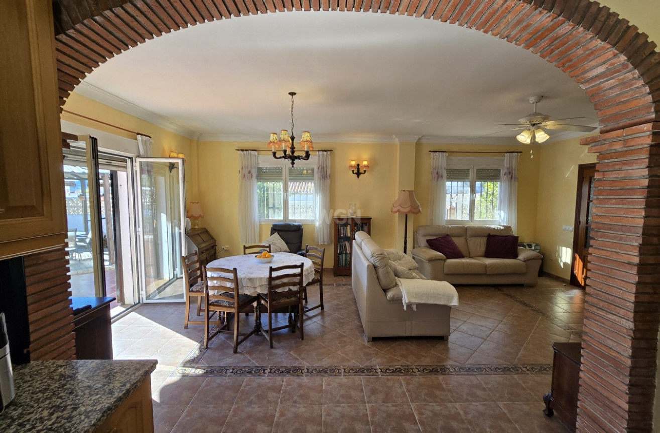 Odsprzedaż - Villa - Vinuela - Inland