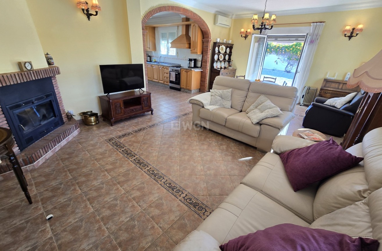 Odsprzedaż - Villa - Vinuela - Inland