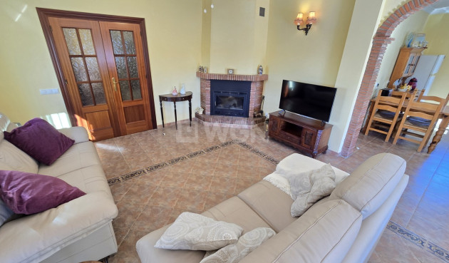 Odsprzedaż - Villa - Vinuela - Inland