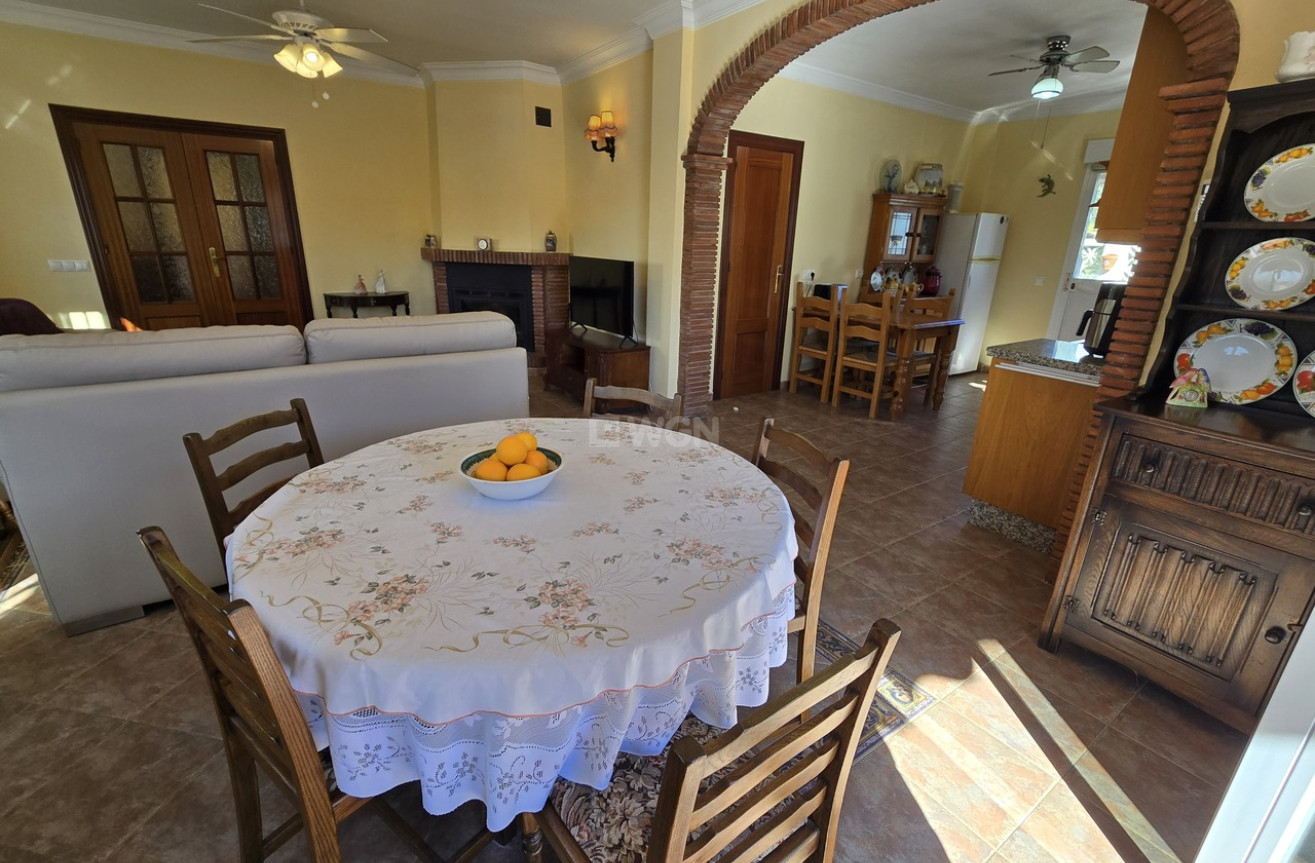 Odsprzedaż - Villa - Vinuela - Inland