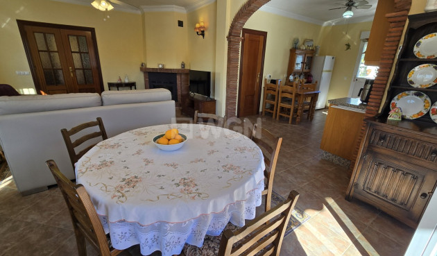 Odsprzedaż - Villa - Vinuela - Inland