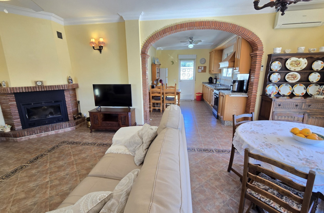 Odsprzedaż - Villa - Vinuela - Inland