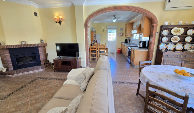 Odsprzedaż - Villa - Vinuela - Inland