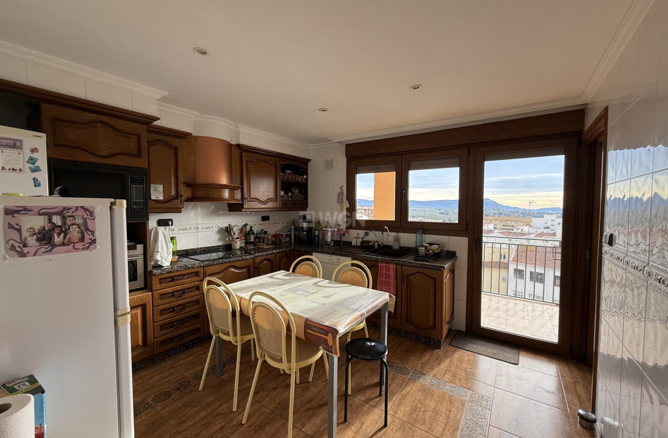 Odsprzedaż - Mieszkanie w bloku - Onil - Costa Blanca