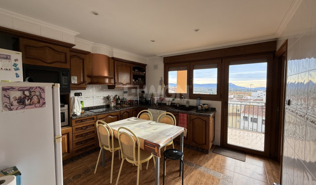 Odsprzedaż - Mieszkanie w bloku - Onil - Costa Blanca