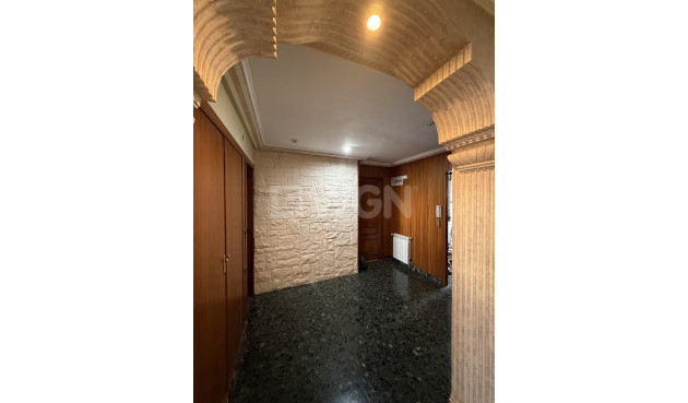 Odsprzedaż - Mieszkanie w bloku - Onil - Costa Blanca