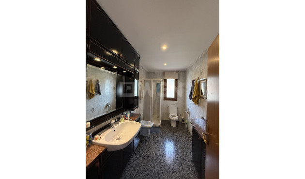 Odsprzedaż - Mieszkanie w bloku - Onil - Costa Blanca