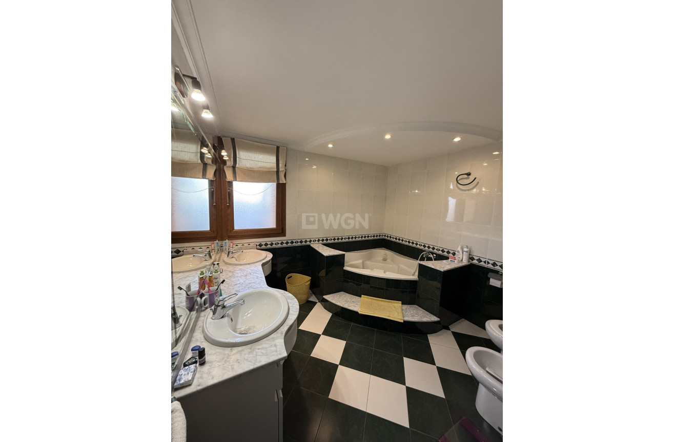 Odsprzedaż - Mieszkanie w bloku - Onil - Costa Blanca