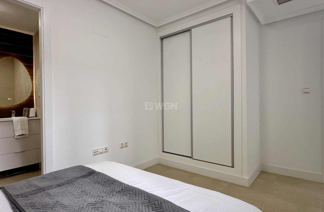 Odsprzedaż - Mieszkanie w bloku - Torrevieja - Costa Blanca