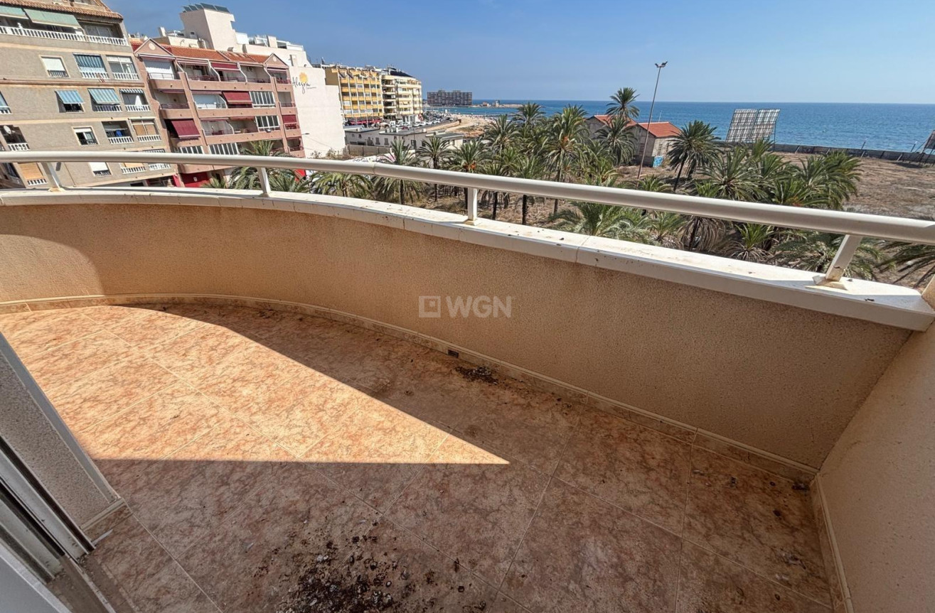 Odsprzedaż - Mieszkanie w bloku - Torrevieja - Playa del Cura