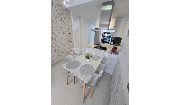 Odsprzedaż - Mieszkanie w bloku - Torrevieja - Estacion De Autobuses