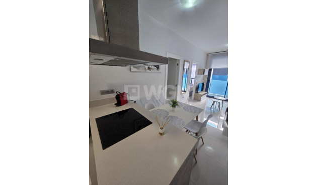 Odsprzedaż - Mieszkanie w bloku - Torrevieja - Estacion De Autobuses