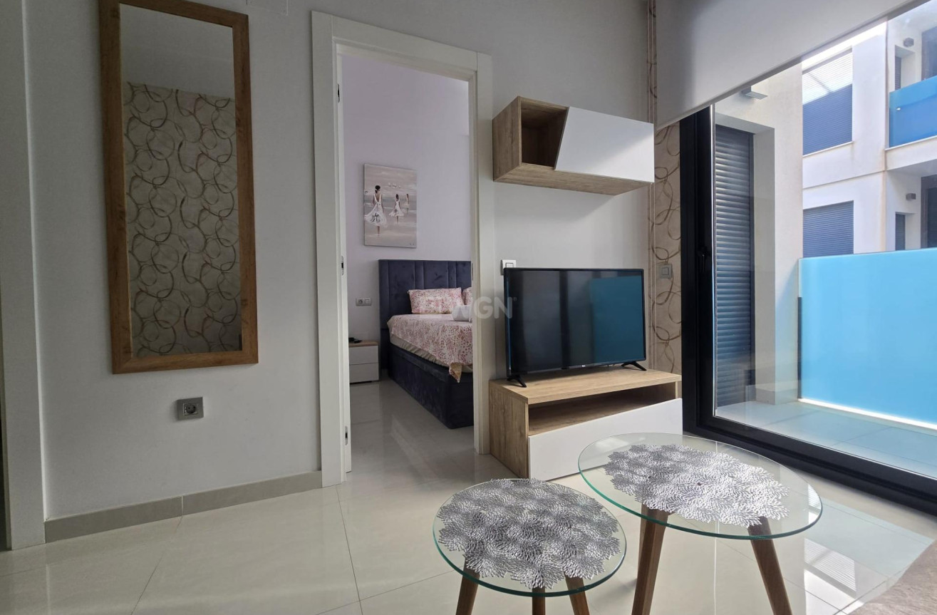 Odsprzedaż - Mieszkanie w bloku - Torrevieja - Estacion De Autobuses