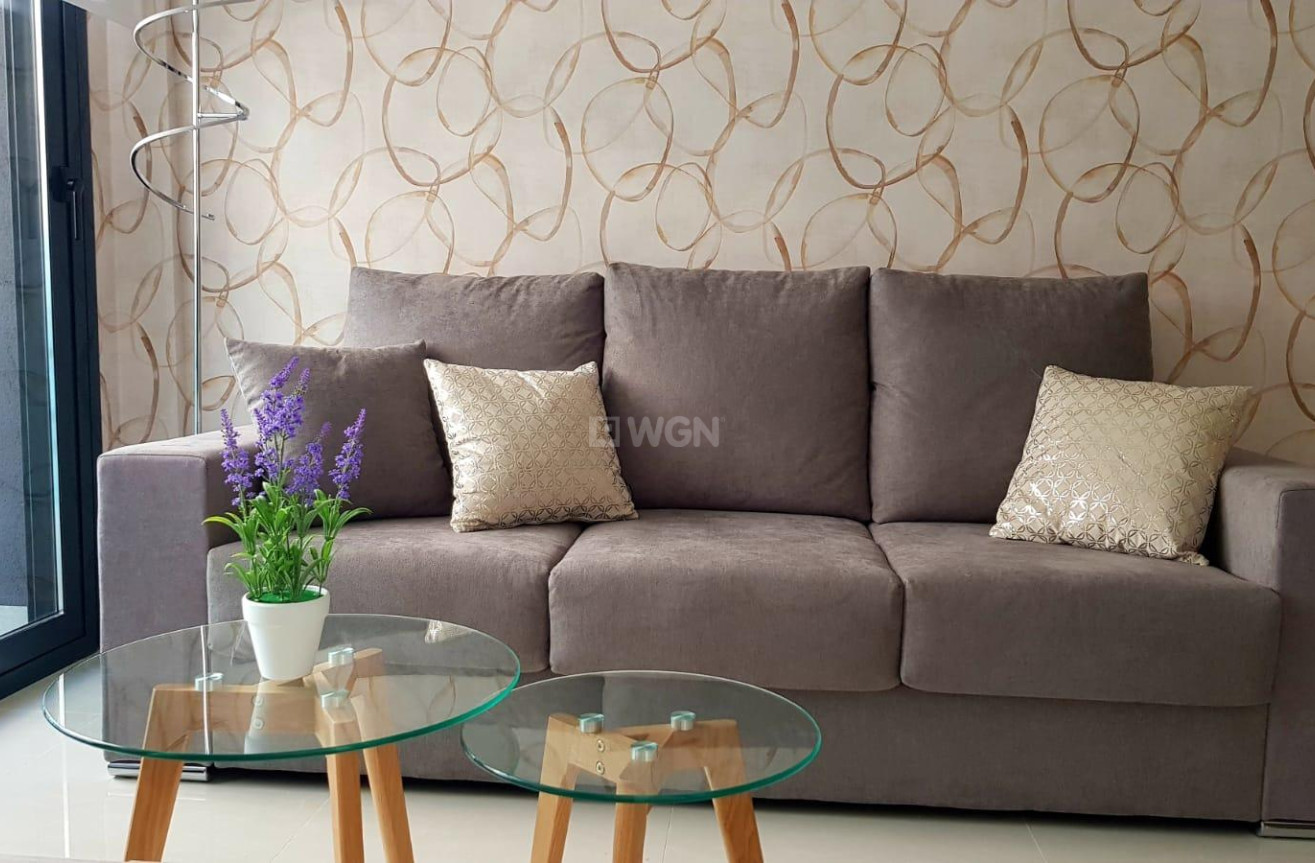 Odsprzedaż - Mieszkanie w bloku - Torrevieja - Estacion De Autobuses