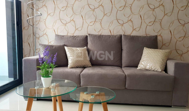 Odsprzedaż - Mieszkanie w bloku - Torrevieja - Estacion De Autobuses