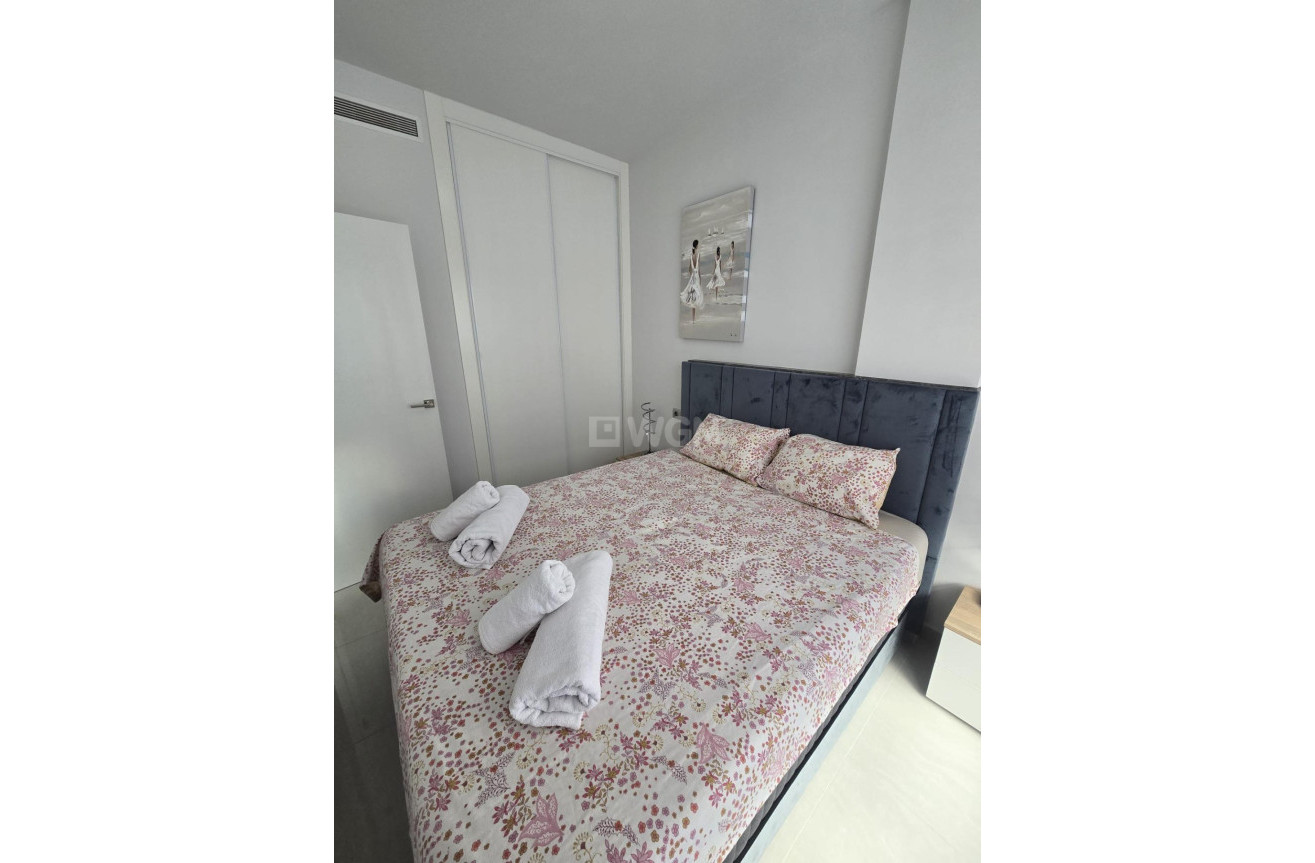 Odsprzedaż - Mieszkanie w bloku - Torrevieja - Estacion De Autobuses