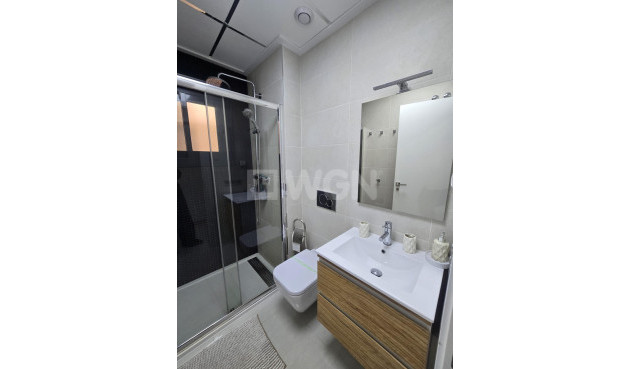 Odsprzedaż - Mieszkanie w bloku - Torrevieja - Estacion De Autobuses