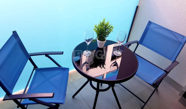 Odsprzedaż - Mieszkanie w bloku - Torrevieja - Estacion De Autobuses