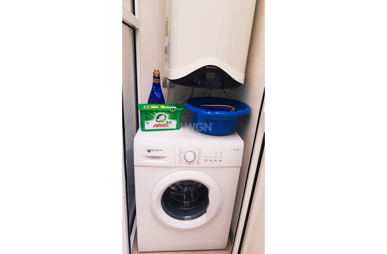 Odsprzedaż - Mieszkanie w bloku - Torrevieja - Estacion De Autobuses