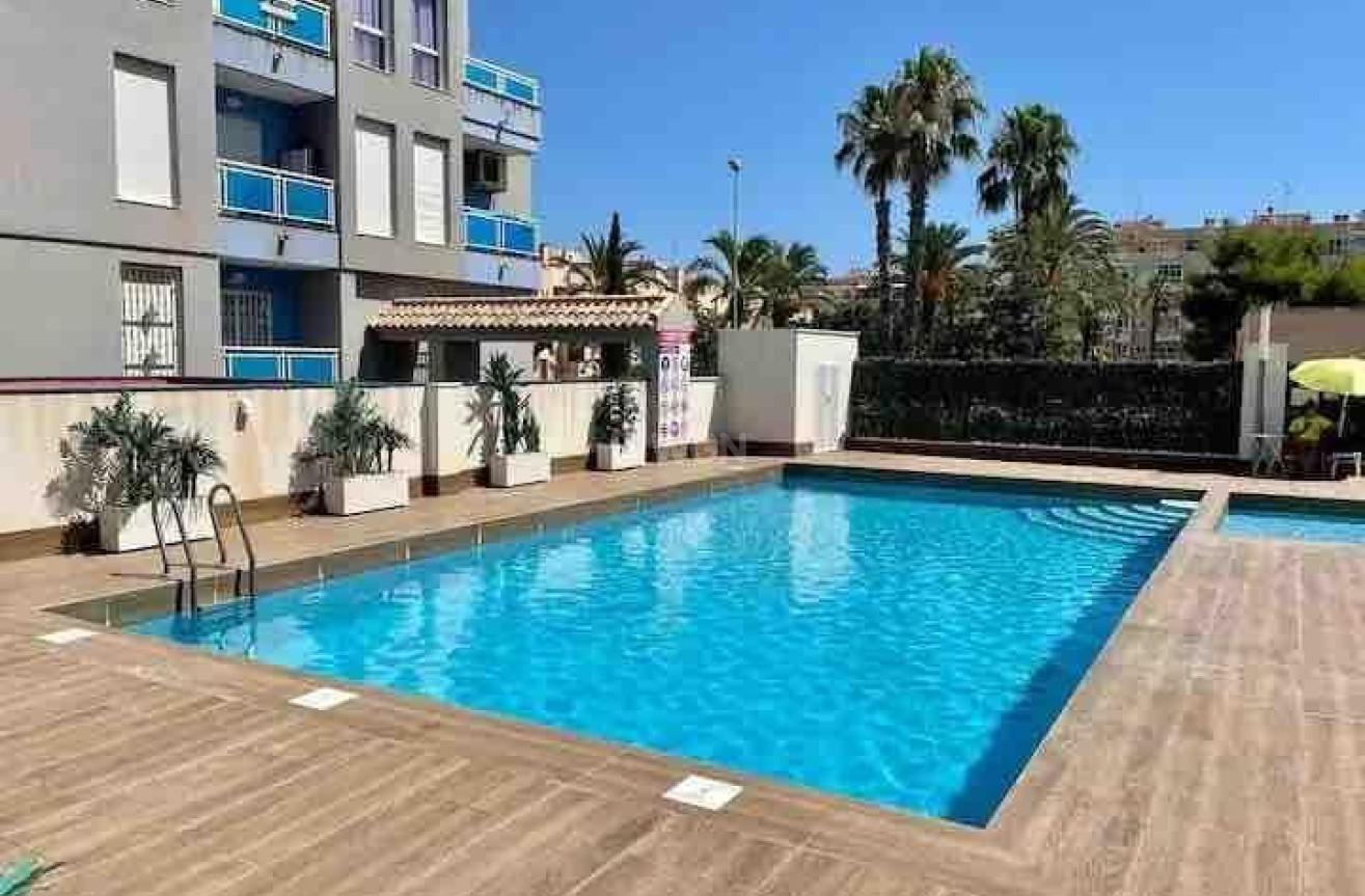 Odsprzedaż - Mieszkanie w bloku - Torrevieja - Estacion De Autobuses