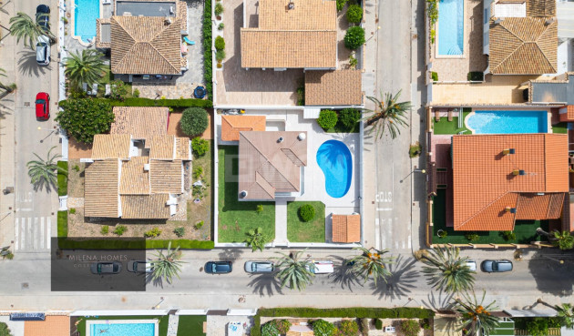 Odsprzedaż - Villa - Cabo Roig