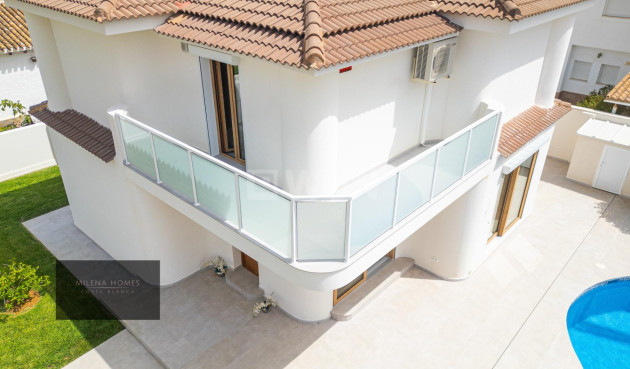 Odsprzedaż - Villa - Cabo Roig