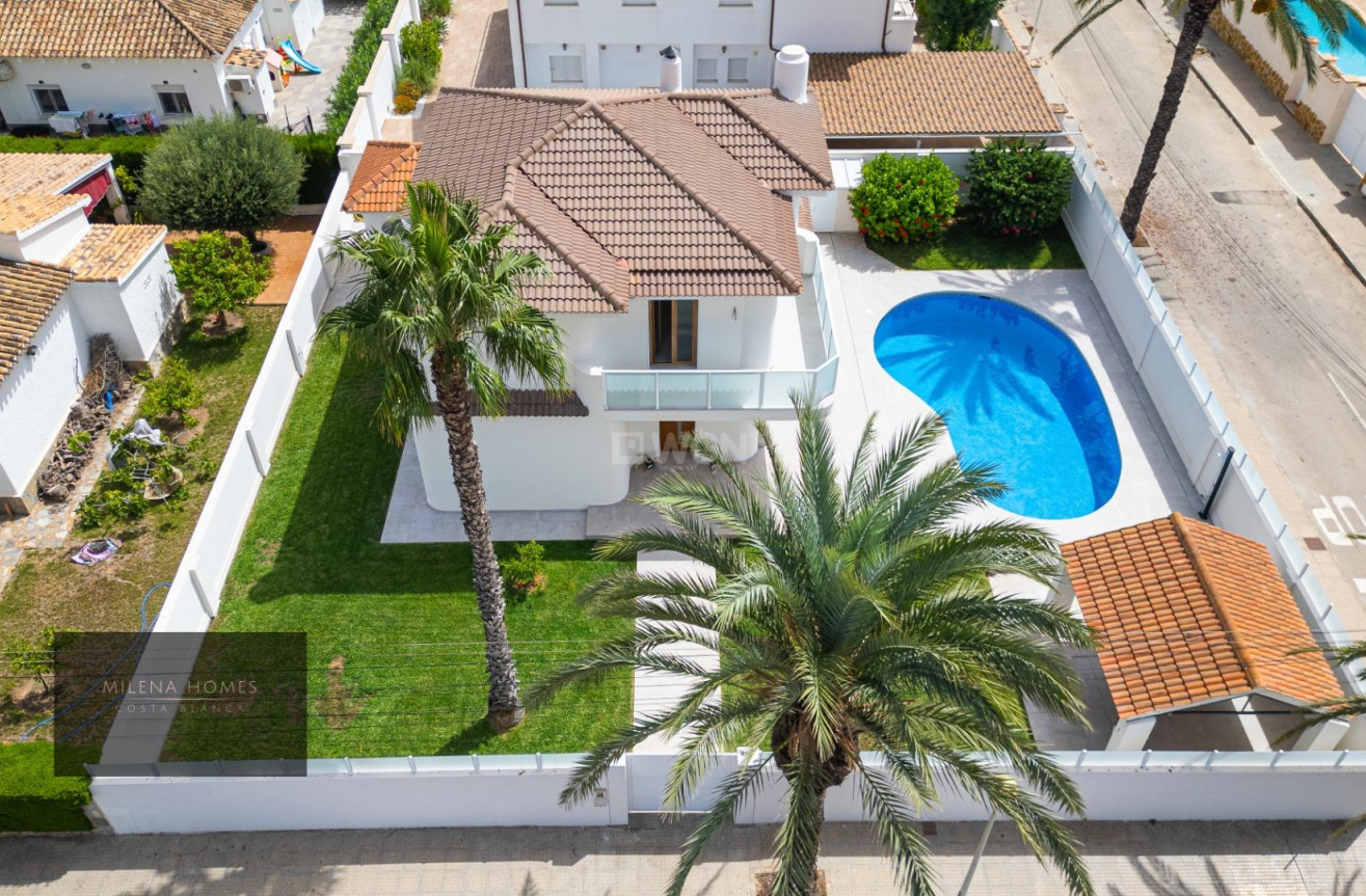 Odsprzedaż - Villa - Cabo Roig