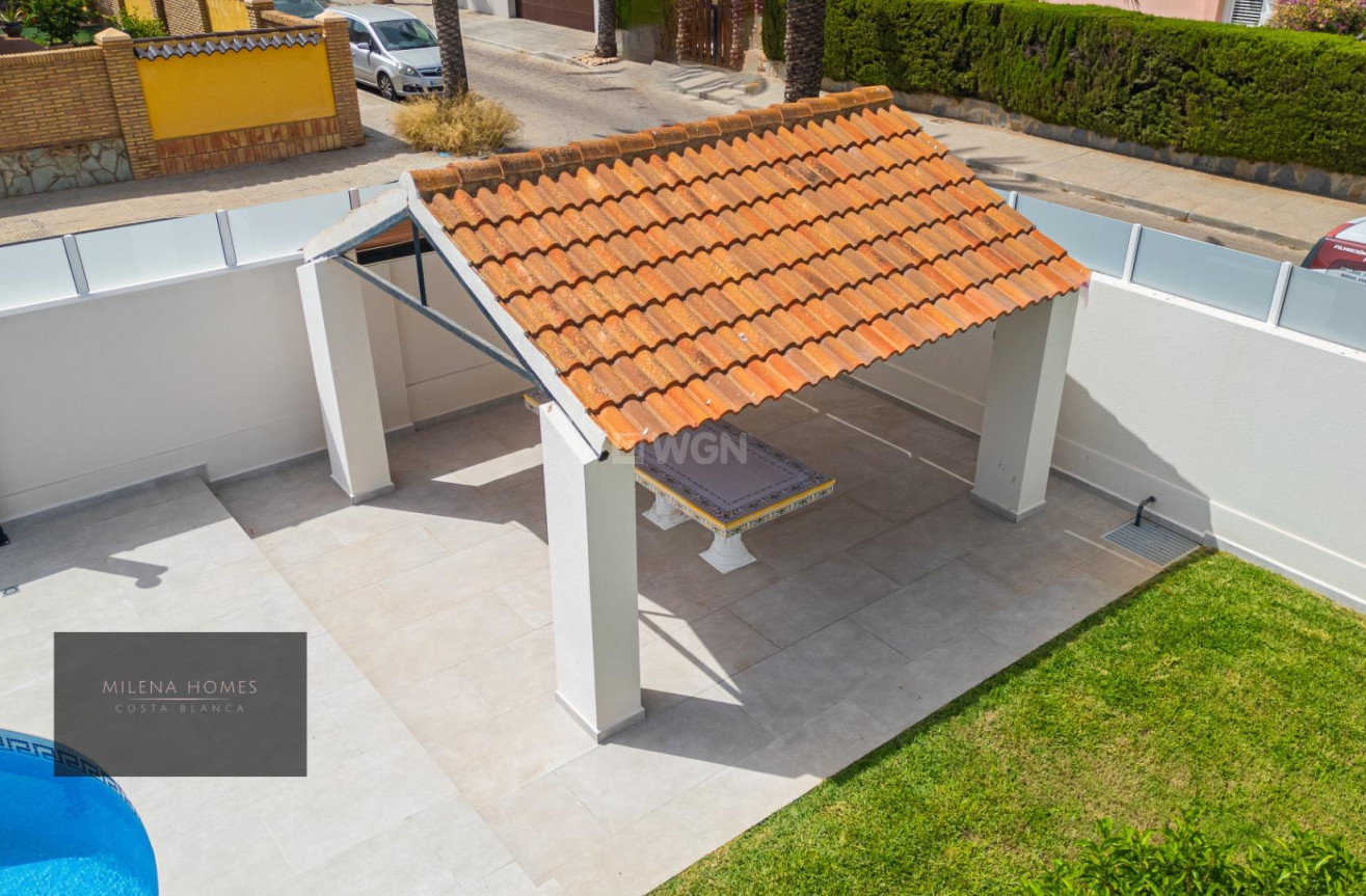 Odsprzedaż - Villa - Cabo Roig