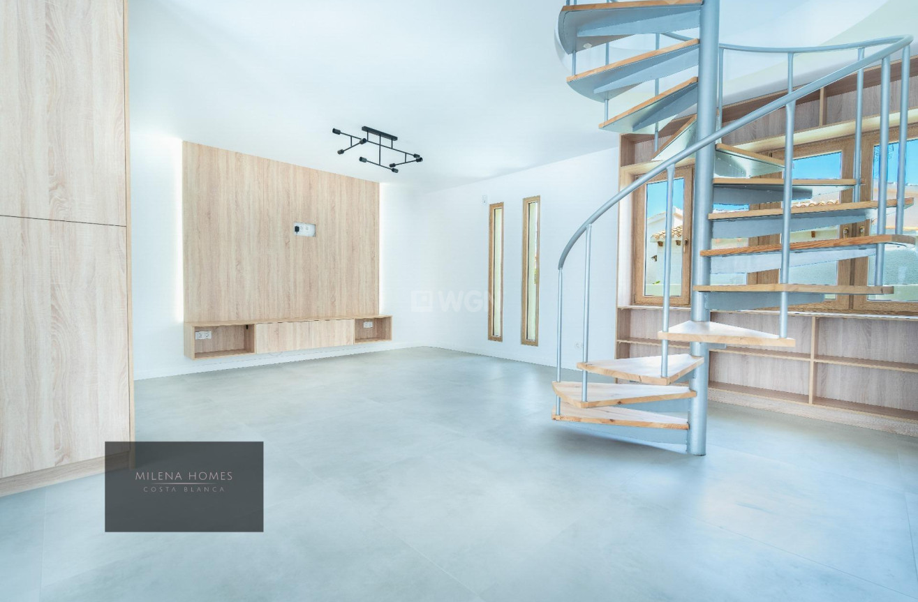 Odsprzedaż - Villa - Cabo Roig