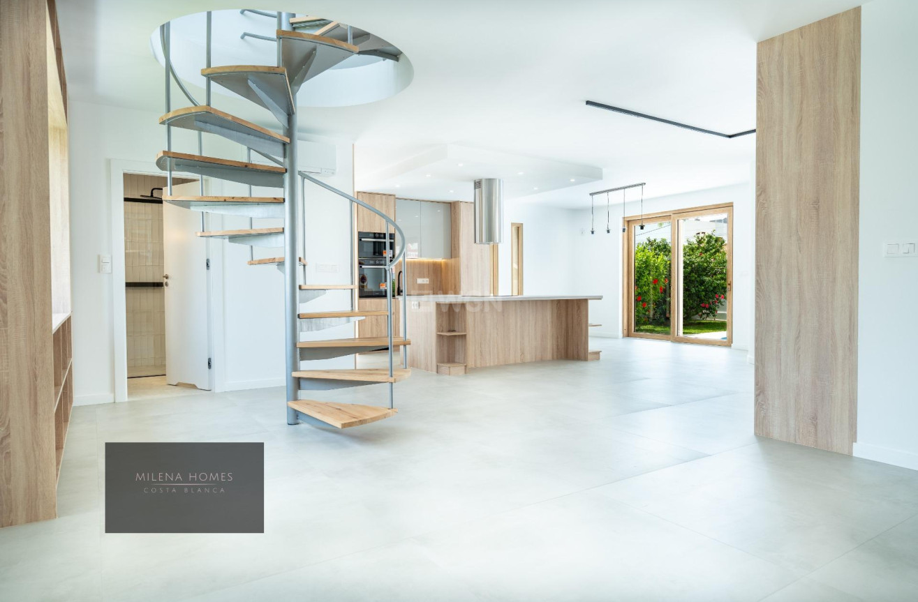 Odsprzedaż - Villa - Cabo Roig