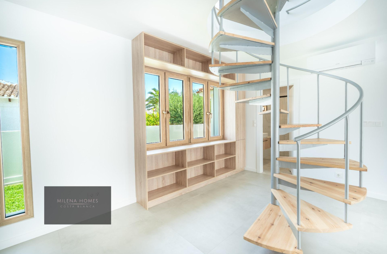 Odsprzedaż - Villa - Cabo Roig