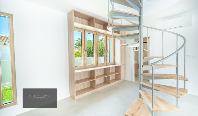 Odsprzedaż - Villa - Cabo Roig