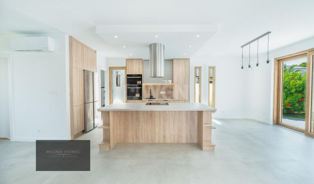 Odsprzedaż - Villa - Cabo Roig