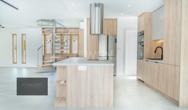 Odsprzedaż - Villa - Cabo Roig