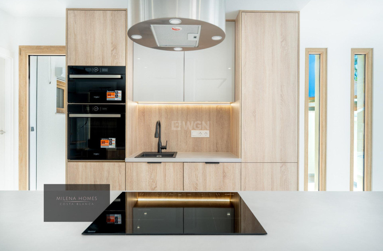 Odsprzedaż - Villa - Cabo Roig