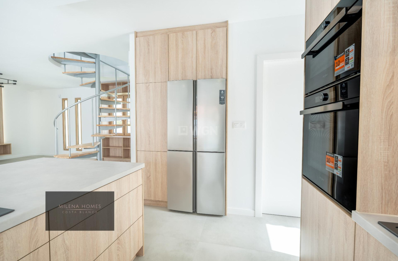 Odsprzedaż - Villa - Cabo Roig