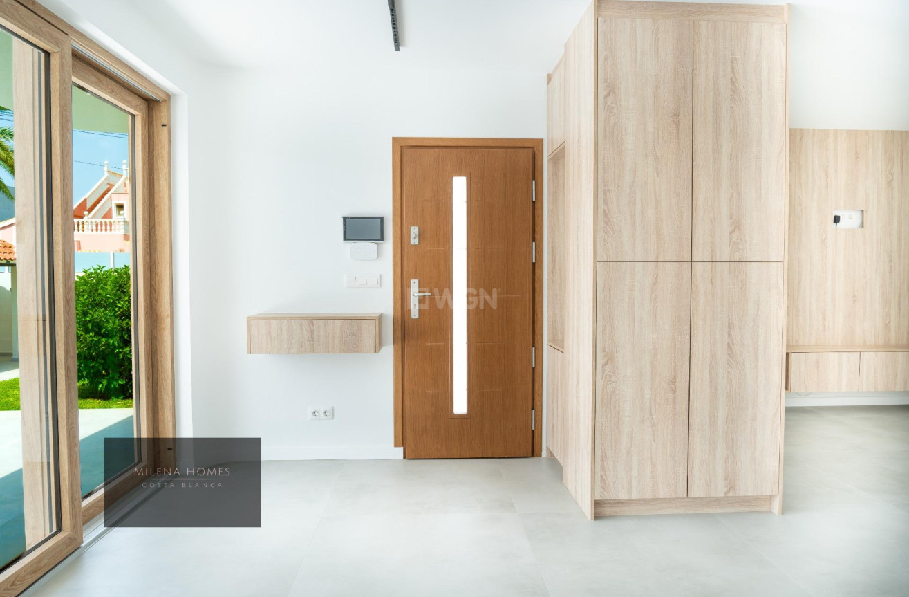 Odsprzedaż - Villa - Cabo Roig