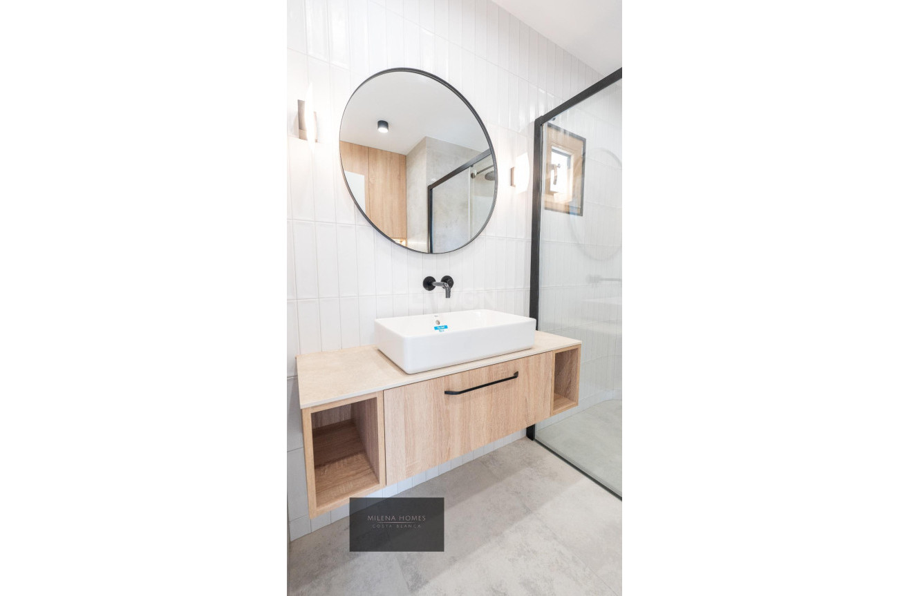 Odsprzedaż - Villa - Cabo Roig