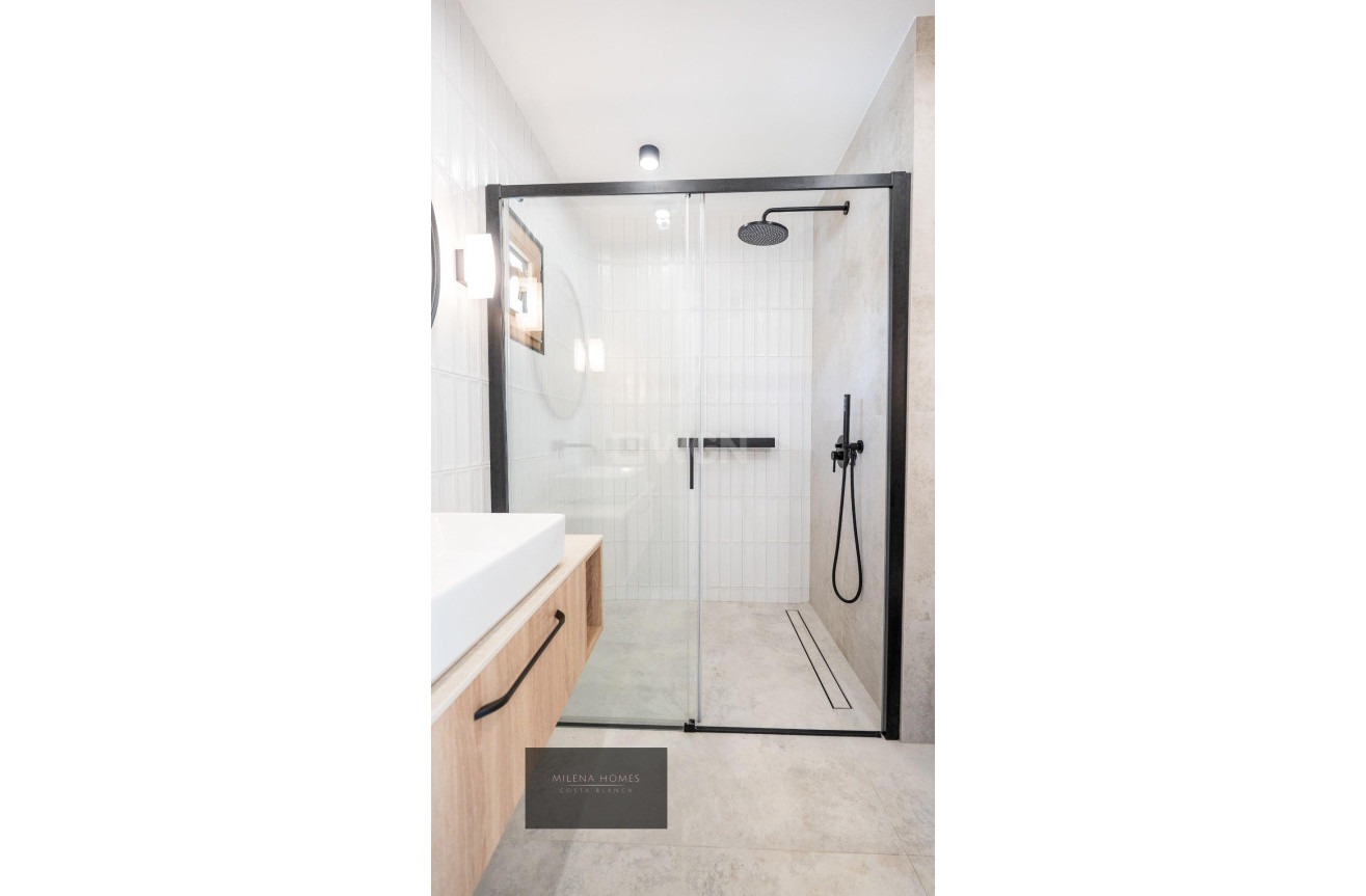 Odsprzedaż - Villa - Cabo Roig