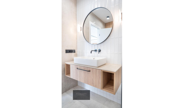 Odsprzedaż - Villa - Cabo Roig