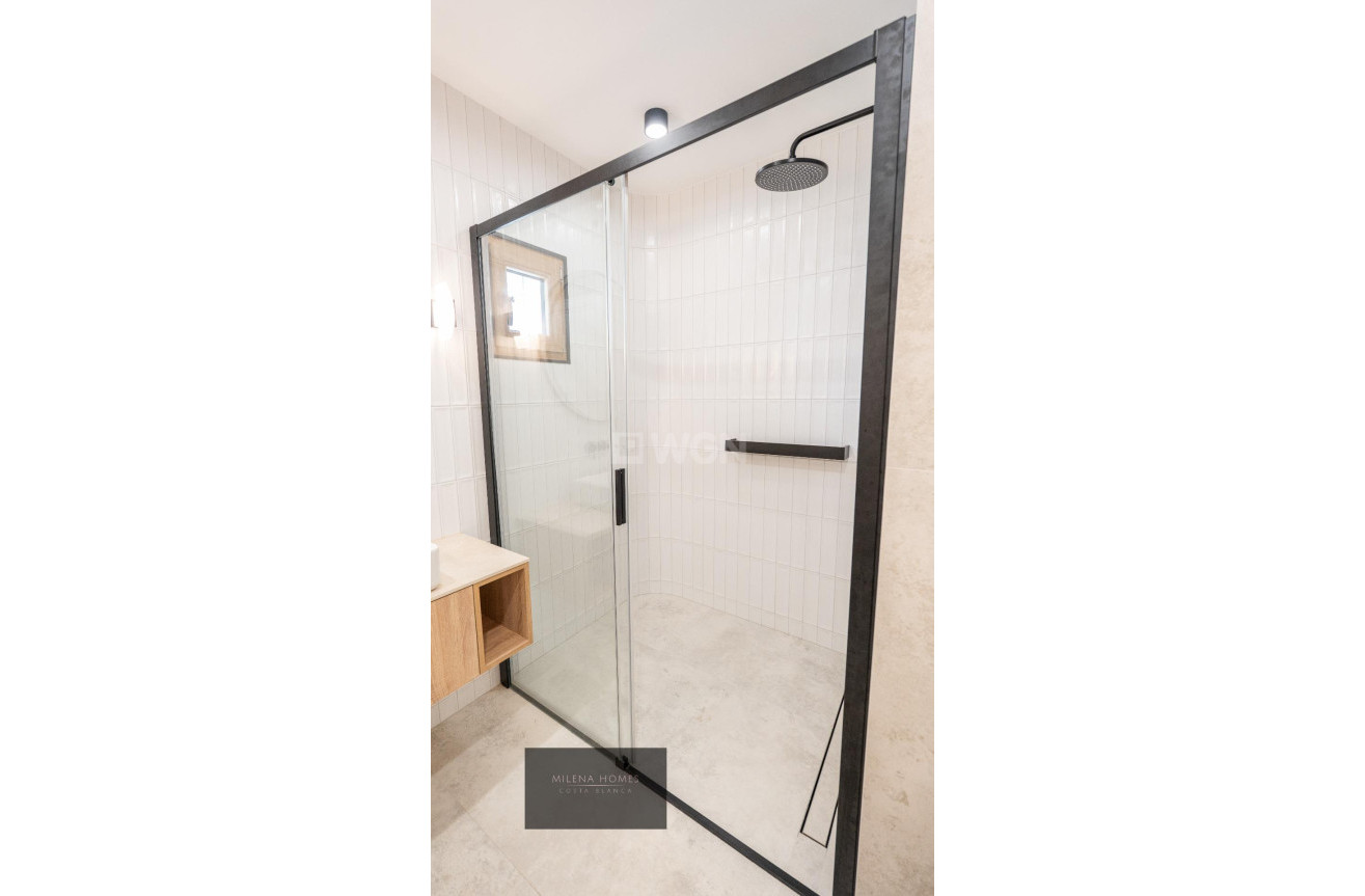 Odsprzedaż - Villa - Cabo Roig